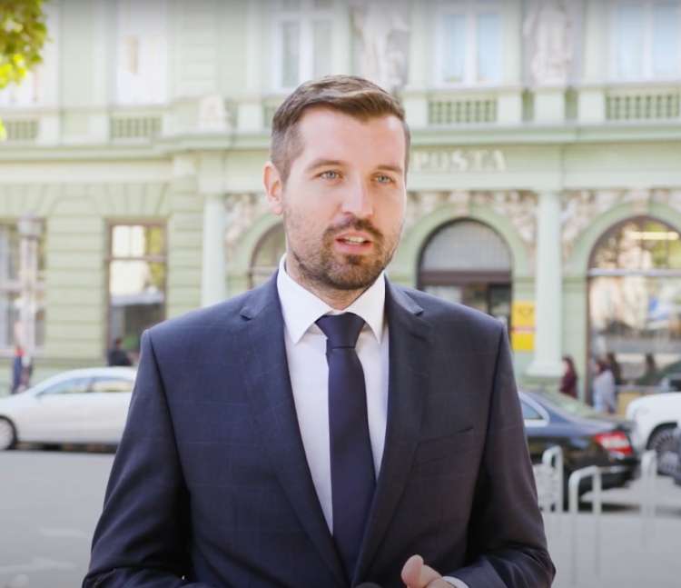 Dnevi generalnemu direktorju Pošte Slovenije Tomažu Kokotu so šteti.