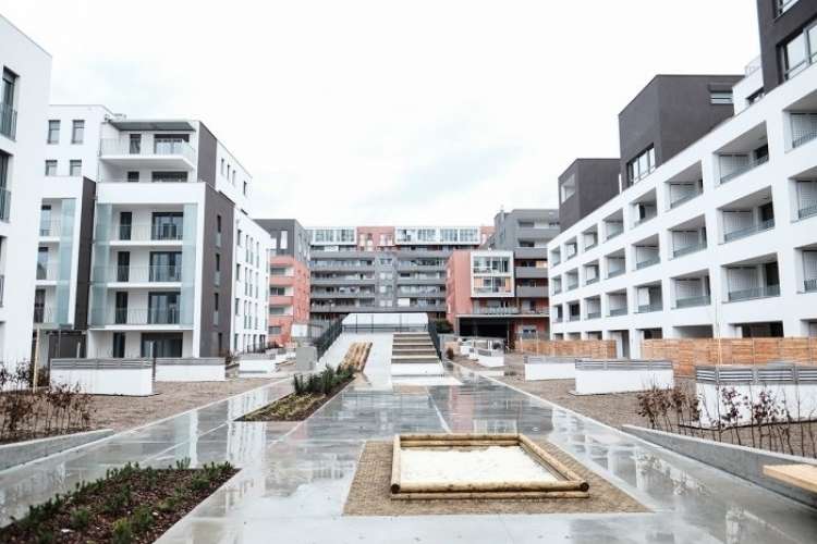 Cene Kostakovih stanovanj v soseski Zelene Jarše so gibale od 97.000 evrov za garsonjero do dobrega četrt milijona evrov za trisobno stanovanje.
