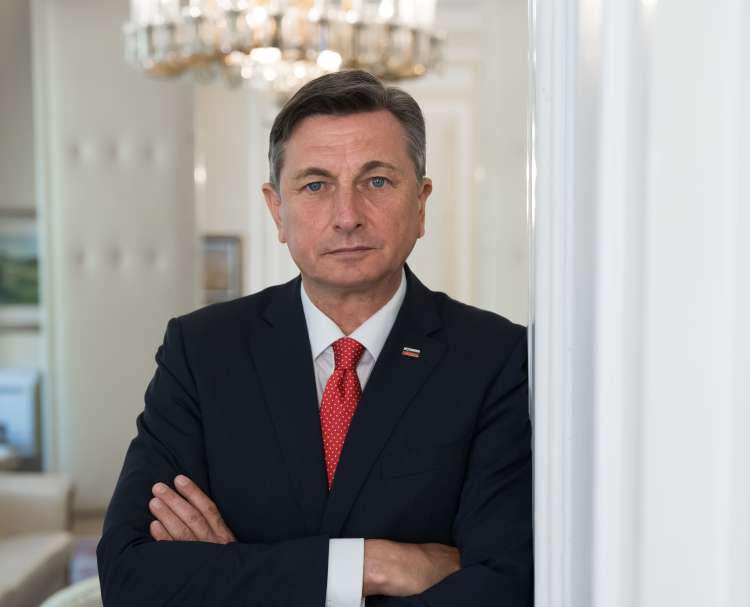 Borut Pahor -  pokončna