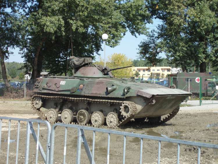 BVP M-80A je bojno gosenično vozilo, amfibija in je osnovno bojno vozilo mehaniziranega oddelka, namenjeno uničevanju nasprotnikove žive sile, je med drugim zapisano na spletišču Slovenske vojske.