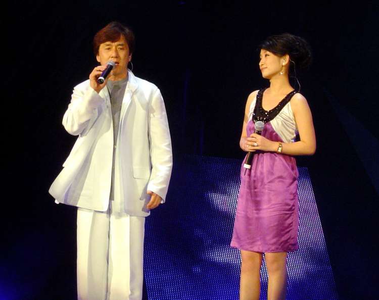 Jackie_Chan_and_a_female_singer_2.jpg