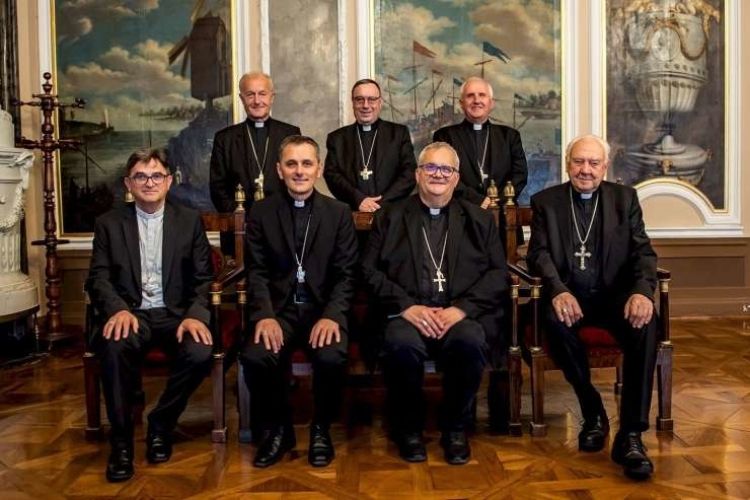 Slovenski škofje, združeni v Slovenski škofovski konferenci