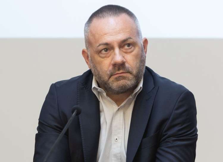 Zdravstveni minister Danijel Bešič Loredan (na fotografiji) je Fides prihodnji torek povabil na pogajanja, a je Kuštrin napovedal, da se jih ne nameravajo udeležiti.