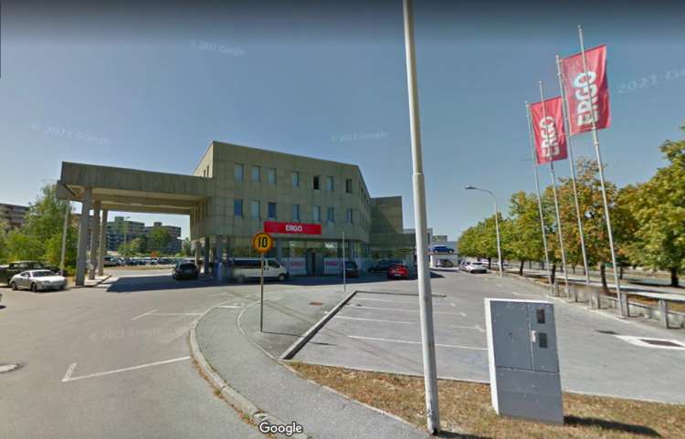 Poslovna stavba na Celovški cesti v Ljubljani, ki se nahaja tik ob novem trgovskem centru Aleja.