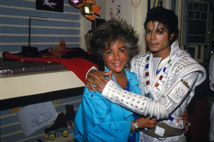 Elizabeth Taylor in Michael Jackson sta bila velika prijatelja ... Ta fotografija je nastala leta 19