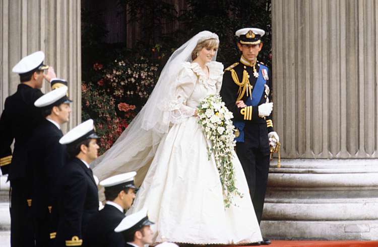 Zmečkana poročna obleka princese Diane, 1981