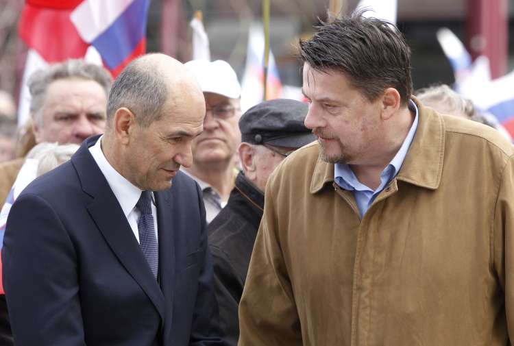 Lastnik in direktor Nova24TV Boris Tomašič (desno) s svojim mecenom Janezom Janšo (levo).