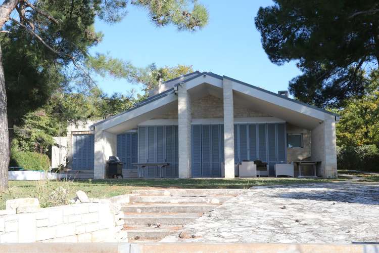 Morska vila Andreja Marčiča v Umagu na Hrvaškem - v neposredni bližini sta vili Boža Dimnika in Diane Dimnik.