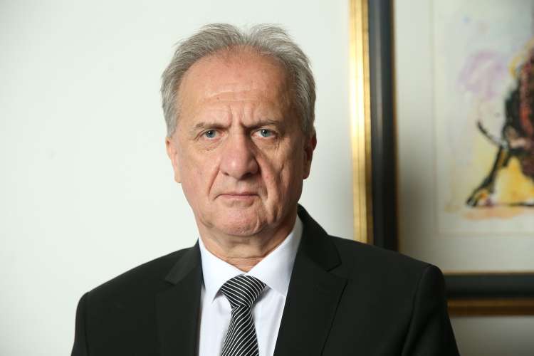 Ivan Simič (na fotografiji) je nekdanjega ministra za zdravje prepričal, da bo delal tudi za njegovo kliniko.