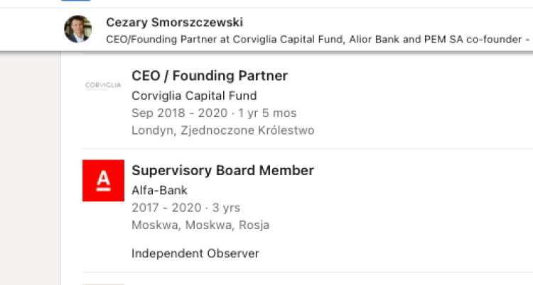 Cezary Smorszczewski je na poslovnem omrežju Linkedin zapisal, da je bil kar tri leta zunanji član upravnega odbora Alfa Bank, katere največji lastnik je Fridman.