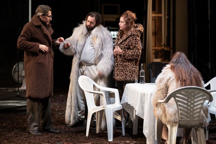 Odkrito.si Tolstojeva drama o temnih plasteh človeške duše