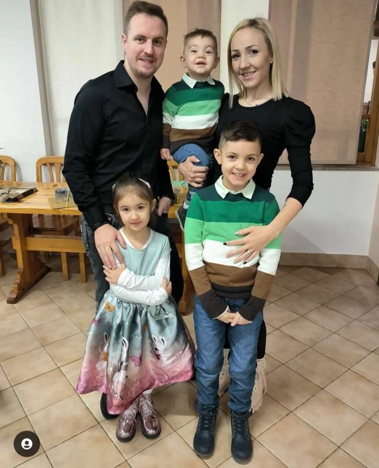 Miha Lesjak z družino