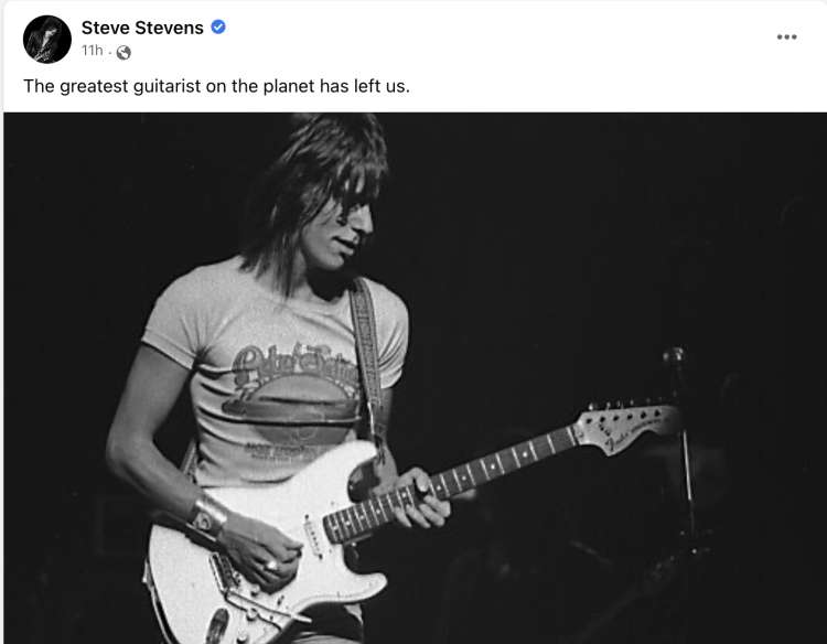 Med prvimi je novico o smrti Becka objavil kitarist Steve Stevens