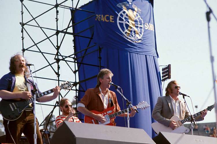 Crosby, Stills in Nash na koncertu 1982.