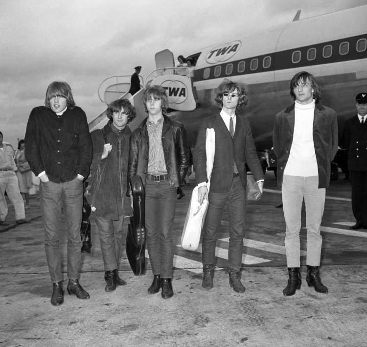 Crosby (drugi z leve), je tudi ustanovni član legendarne skupine The Byrds.