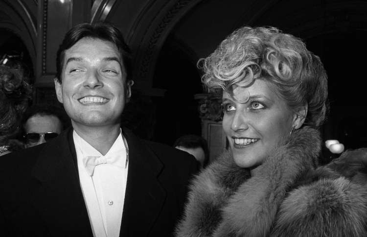 Z ženo Isabello Vitkovic na Dunajskem gala plesu 1976.