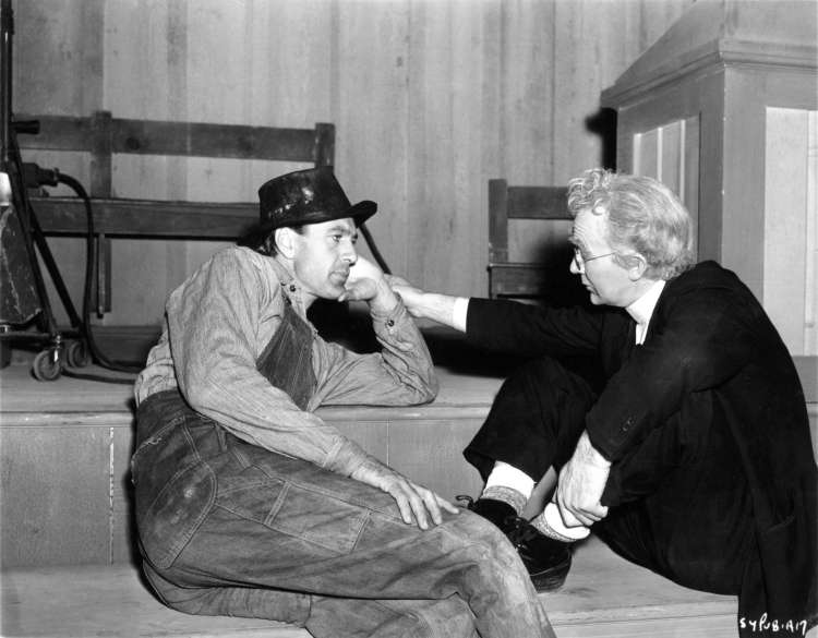 Z Garyjem Cooperjem na snemanju Narednika Yorka (1941), za kar je bil spet nominiran za Oskarja, še