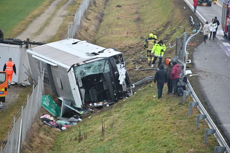 prometna-nesreča, avtocesta, avtobus, smrtna-prometna-nesreča, gančani-murska-sobota