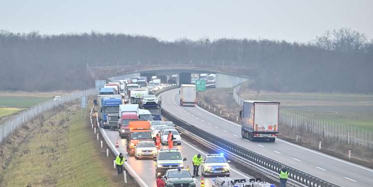 prometna-nesreča, avtocesta, avtobus, smrtna-prometna-nesreča, gančani-murska-sobota