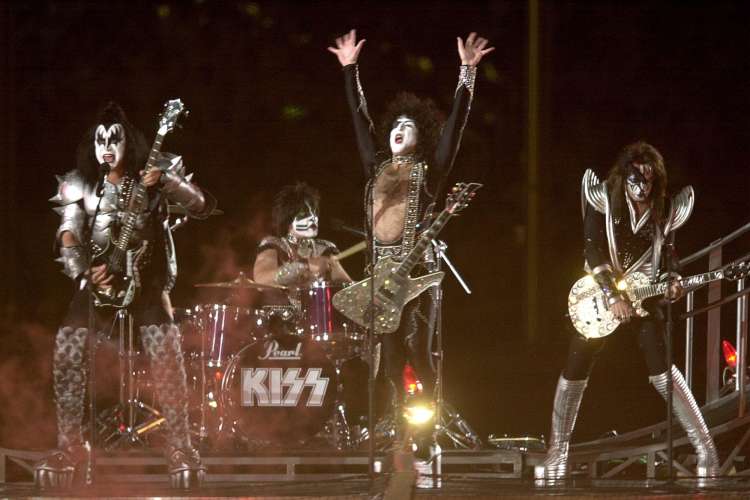Skupina Kiss leta 2002