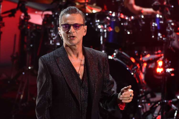 Eden od vrhuncev zadnjega večera so bili tudi super gostje Depeche Mode.
