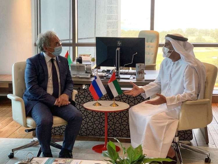 V Dubaju se je mudil tudi nekdanji notranji minister Aleš Hojs (levo). Na fotografiji spoznavno srečanje z ministrom za notranje zadeve Združenih arabskih emiratov šejkom Saifom bin Zayed Al Nahyanom (desno).