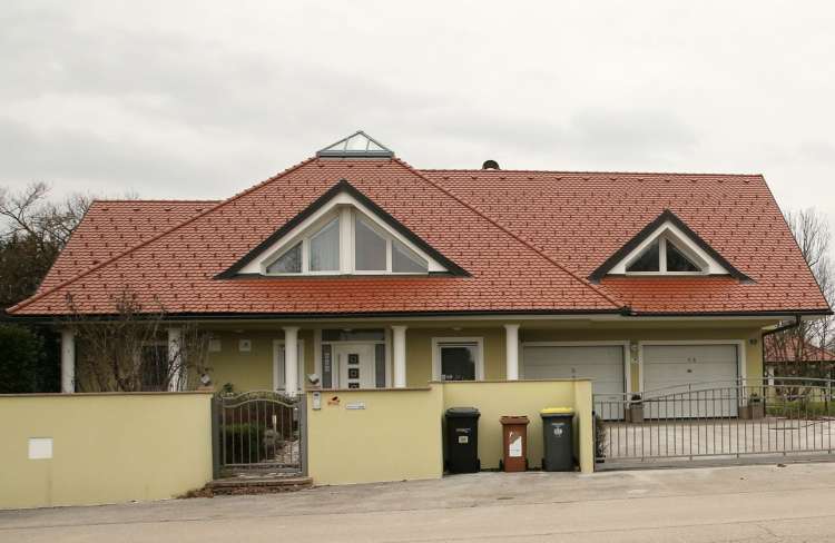 Luka Dončić je oktobra lani za 1,9 milijona evrov kupil večjo hišo v Zadobrovi na vzhodnem obrobju Ljubljane.