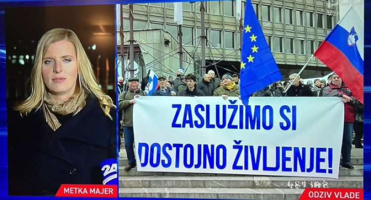 Upokojenci so na protestu v Ljubljani nastopali z istimi transparenti, ki so jih le nekaj dni pred tem uporabili na shodu SDS za 3. razvojno os na Koroškem.
