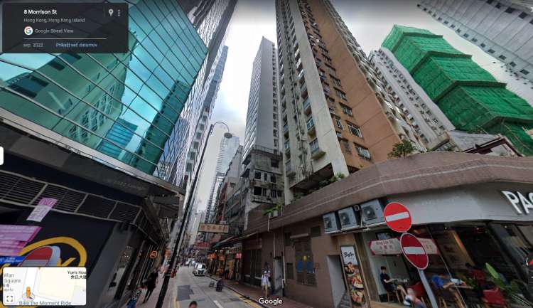 V poslovni stavbi v Hongkongu (na fotografiji v sredini) ima sedež poštni nabiralnik, prek katerega deluje Roman Bošnjak.