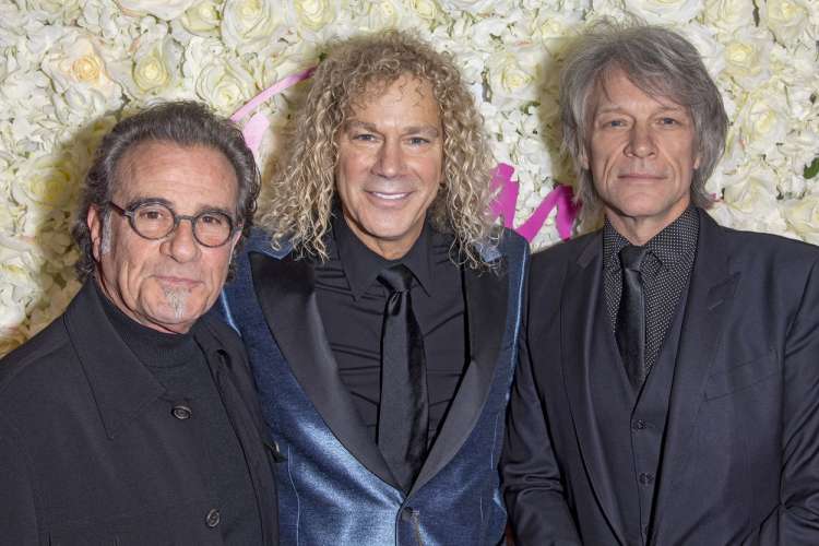 Tico Torres, David Bryan in Jon Bon Jovi na premieri musicala o Diani, 2021.