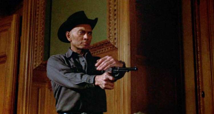Robotski morilski revolveraš Gunslinger v nadaljevanju Futureworld (1976) - njegov predzadnji film.