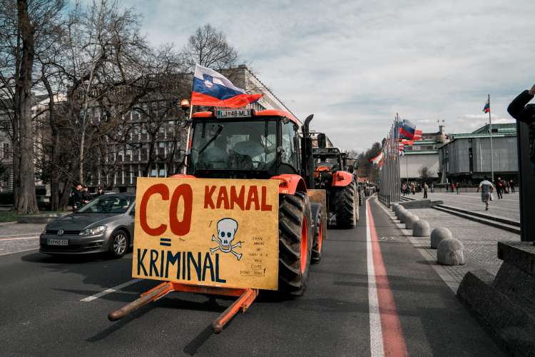 protest-kmetov, traktor