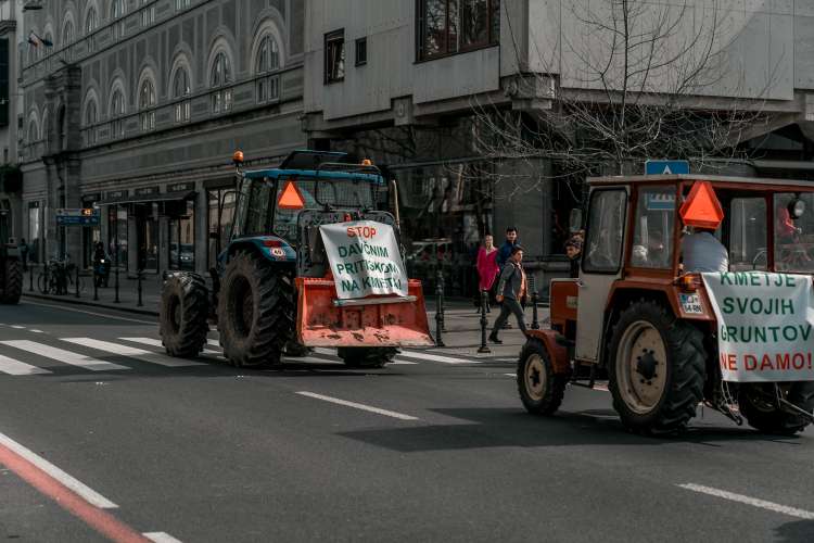 protest-kmetov, traktor