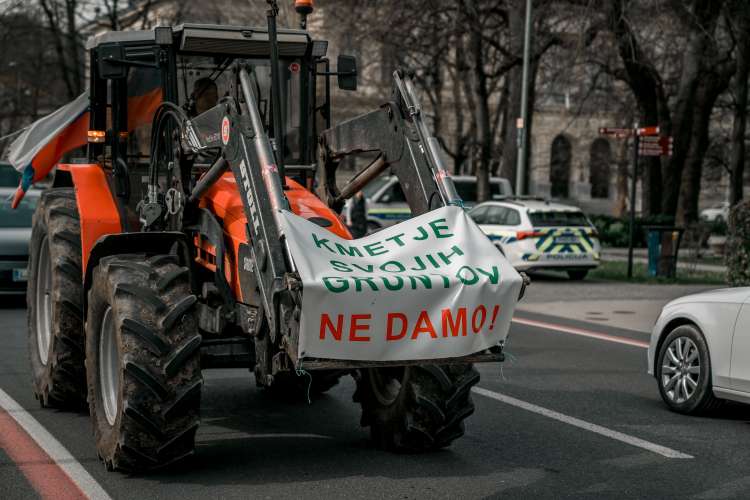 protest-kmetov, traktor
