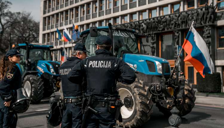 protest-kmetov, traktor