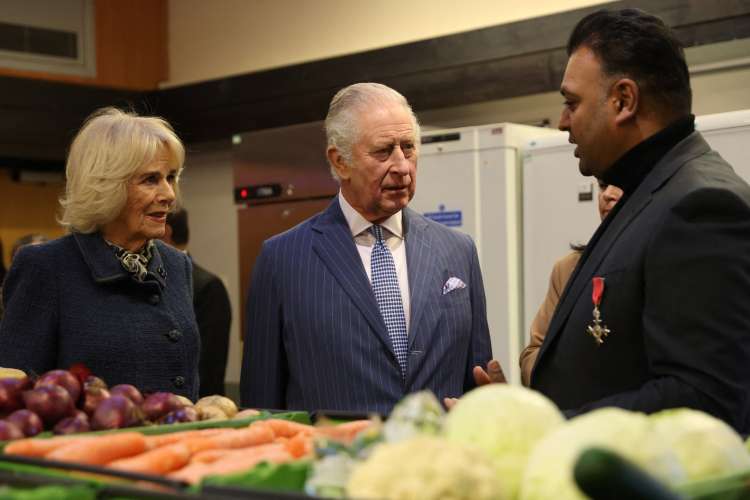 Odločitev, da bosta jedla kar se da zdravo, sta sprejela kralj Karel in kraljica Camilla skupaj. Na svojih krožnikih bosta zahtevala manj mesa in več zelenjave.