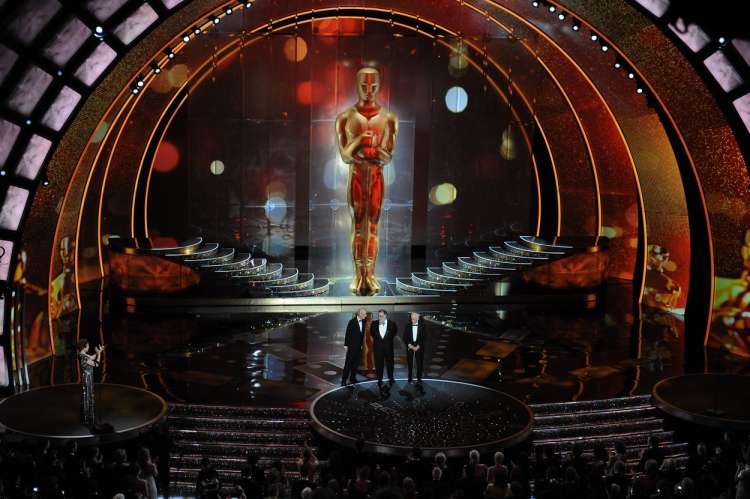 Na podelitvi Oskarjev 2011 je končno dobil zlati kipec za izjemni prispevek filmski industriji.