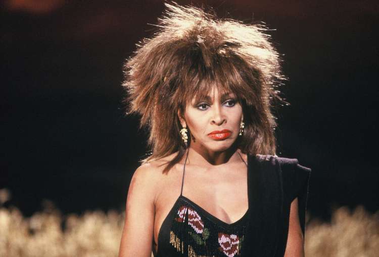 Kljub težavam v osebnem življenju je Tina Turner v 80. letih 20. stoletja dosegla monumentalni solo