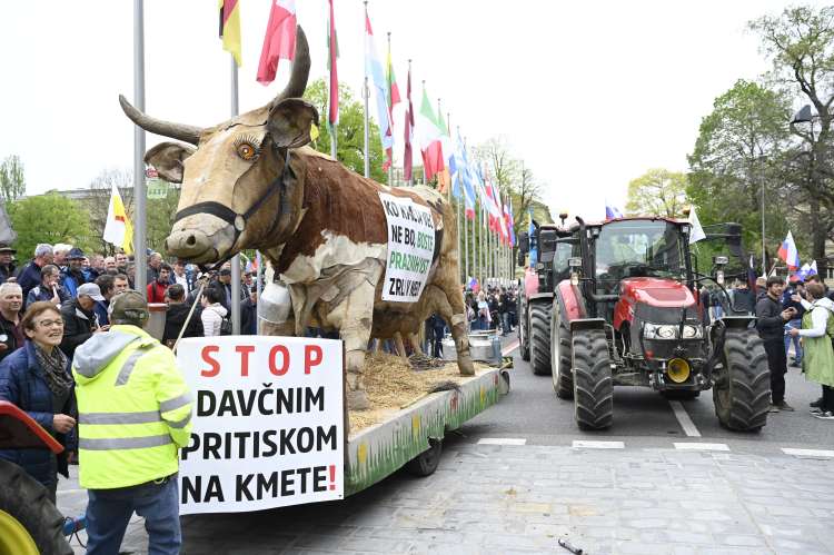 protest-kmetov, kmet, traktor