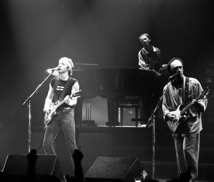 Dire Straits na koncertu v Beogradu, 10. maja 1985 med turnejo Brothers in Arms. Nastopili so tudi v