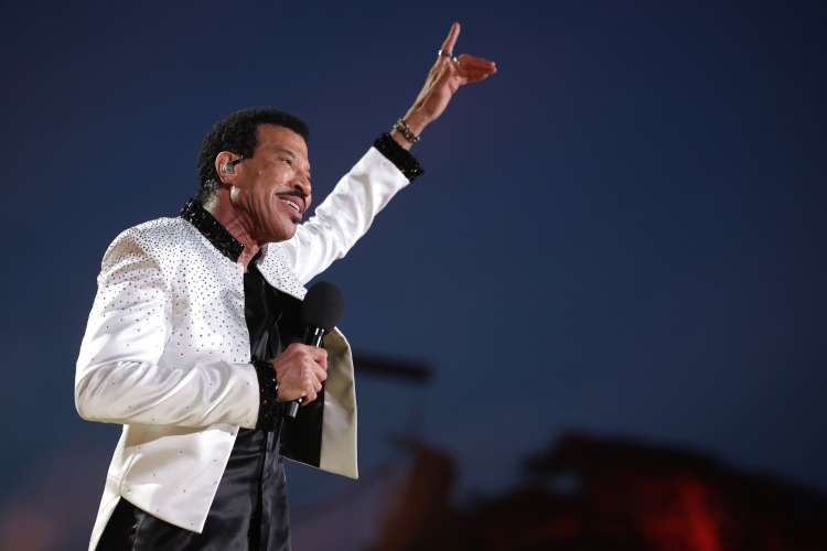Legendarni Lionel Richie je dvignil vse na noge ... William se je v svojem govoru celo nekoliko poša