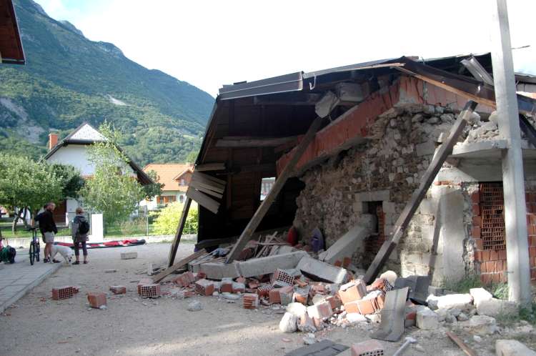 Posledice potresa v Posočju leta 2004