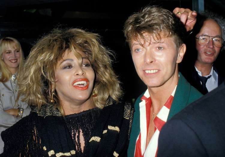 Z Davidom Bowiem zdaj spet pojeta pesem Tonight, s katero sta se proslavila v osemdesetih.