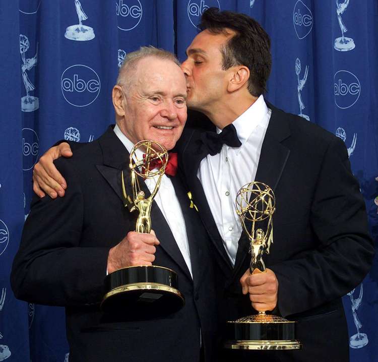 Septembra 2000 sta s Hankom Azario dobila vsak svojega Emmyja za Torek z Morriejem.  Tu je bil Jack