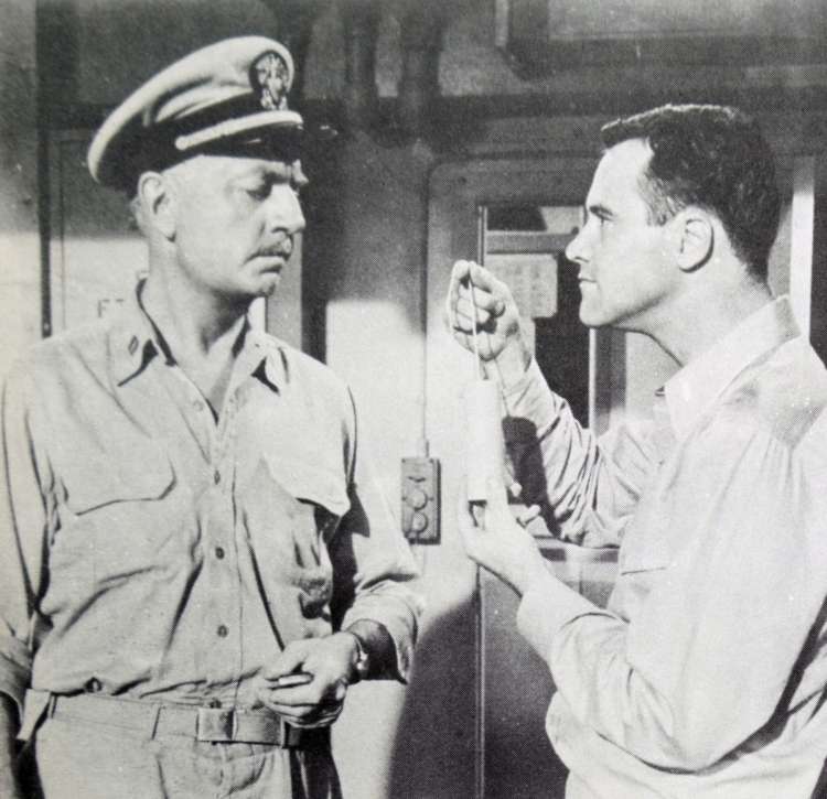 Jack Lemmon kot tečni mornar v Gospodu Robertsu (1955), za katerega je dobil prvega Oskarja.
