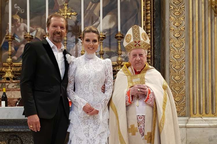 Giannija Rijavca in Patricijo je poročil kardinal Franc Rode.