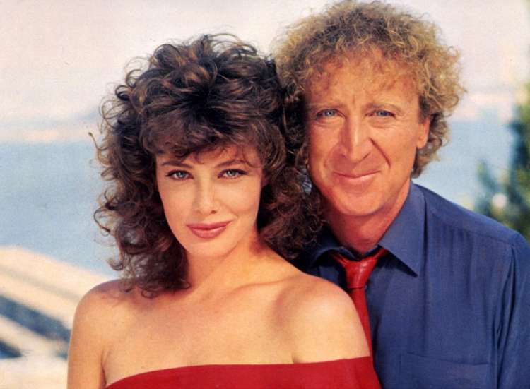 S Kelly le Brook je posnel tipično komedijo osemdesetih, Dama v rdečem (1984)