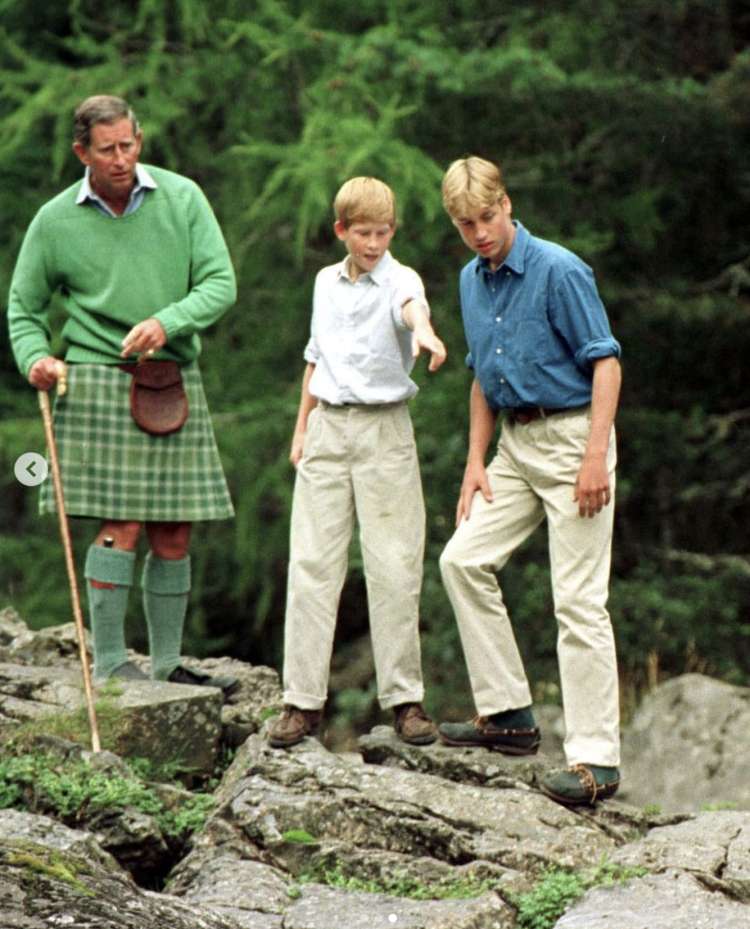 Fotografija je bila posneta na Balmoralu na Škotskem leta 1997, ko je bilo Williamu 14, Harryju pa 1