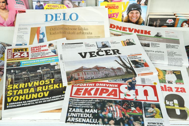 mediji, časopisi, tiskani, kiosk