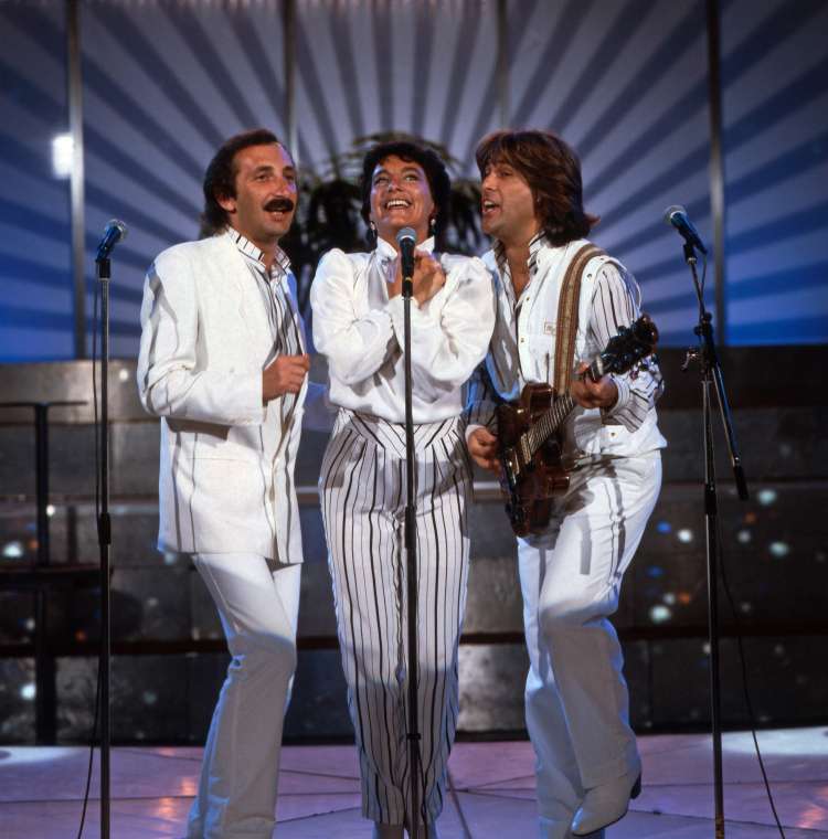 Ricchi e poveri 1982 na eni od nemški televizij. Od 1981 do 2020 so nastopali kot trio.